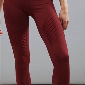 Ivy Park Leggings in Burgundy